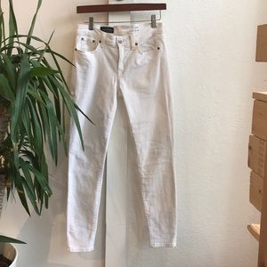 White skinny jeans